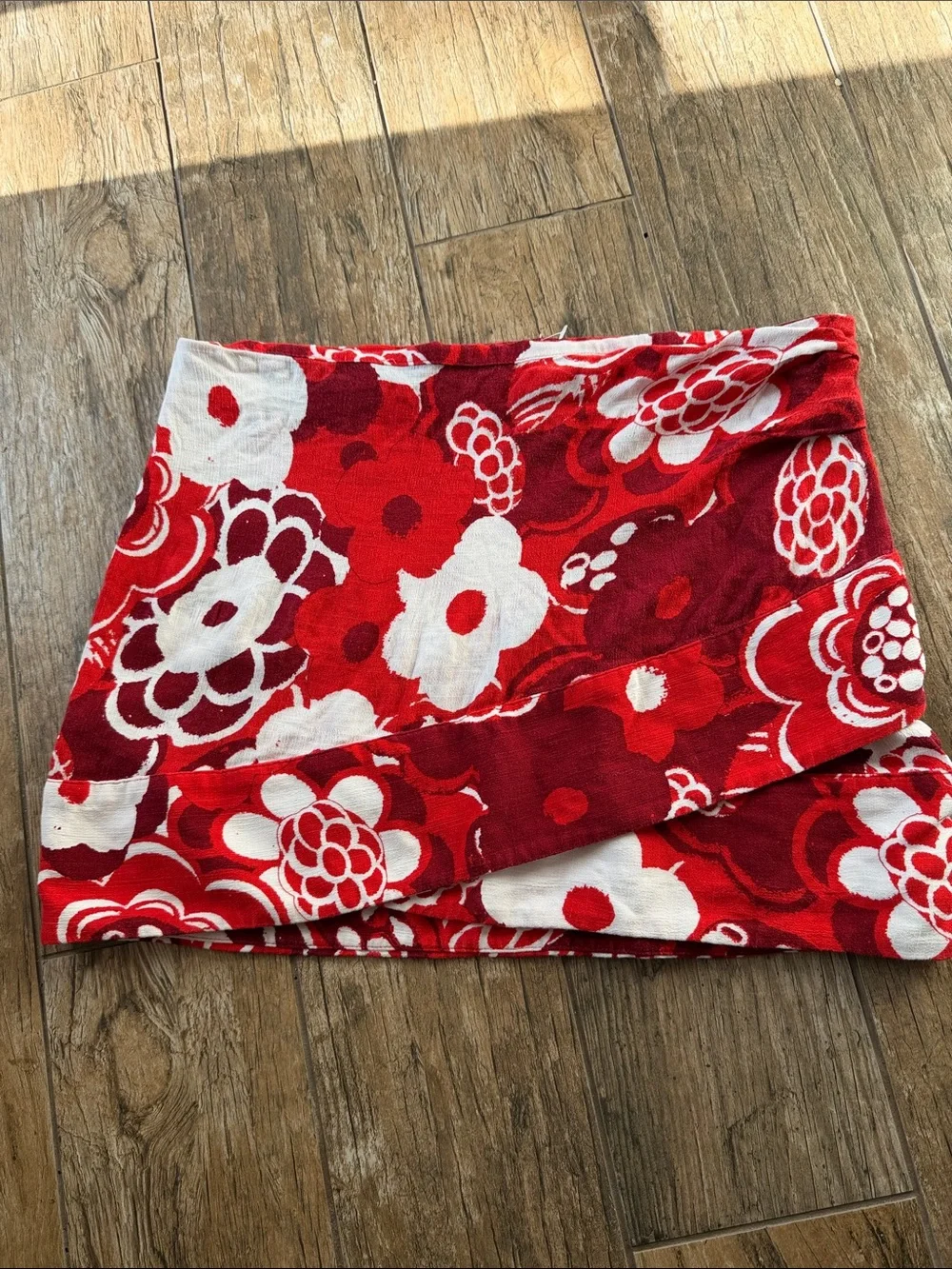FREE PEOPLE White & Red Floral Mini Skirt size 12